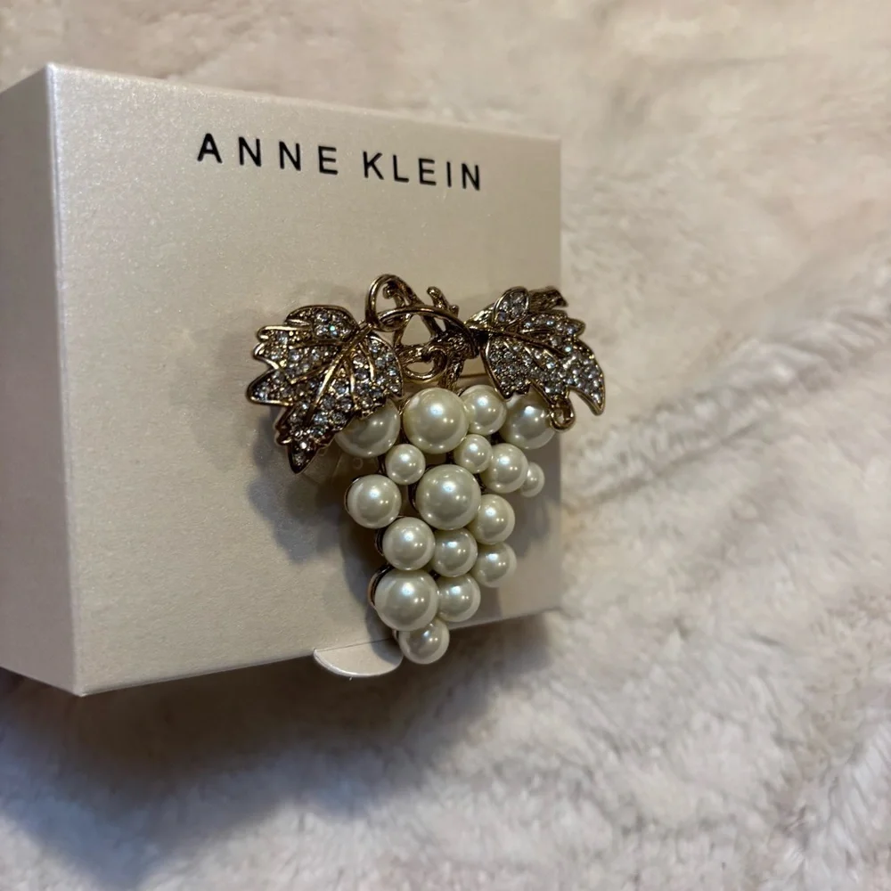 NEW Anne Klein Brooch Gold-tone Crystals Leaves Ivory Pearl Cluster Classic NIB